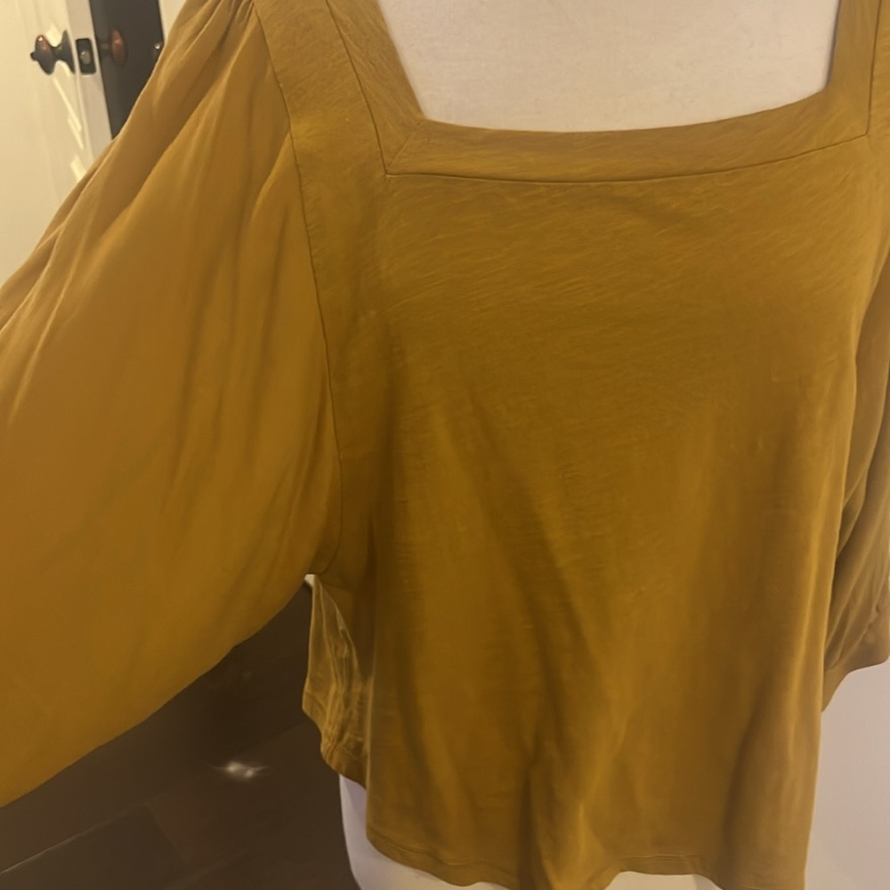 Anthropology - Akemi+Kin - size M - gold 100% cotton balloon sleeve shirt - SALE